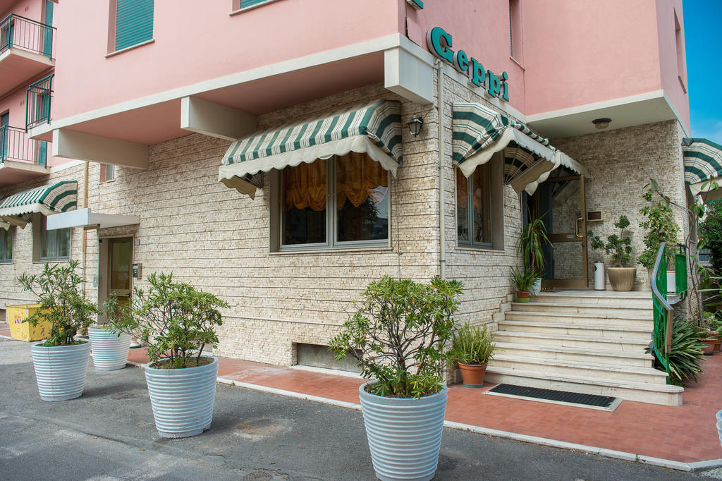 Hotel Geppi Pietra Ligure Exterior foto