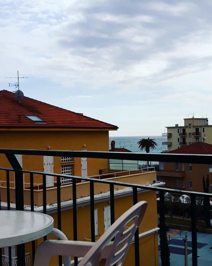 Hotel Geppi Pietra Ligure Exterior foto