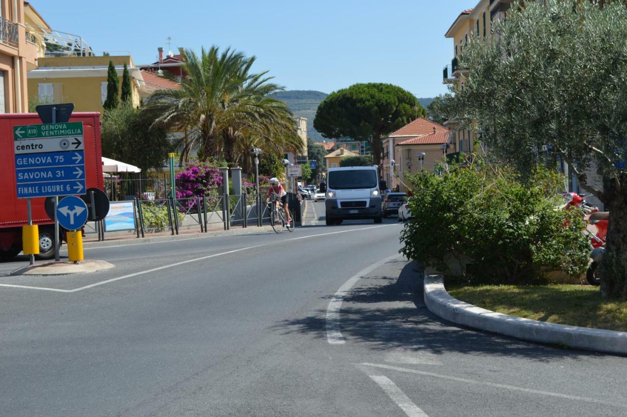 Hotel Geppi Pietra Ligure Exterior foto